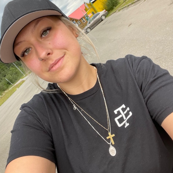 Meet your Posher, Danielle - Picture 2 of 4